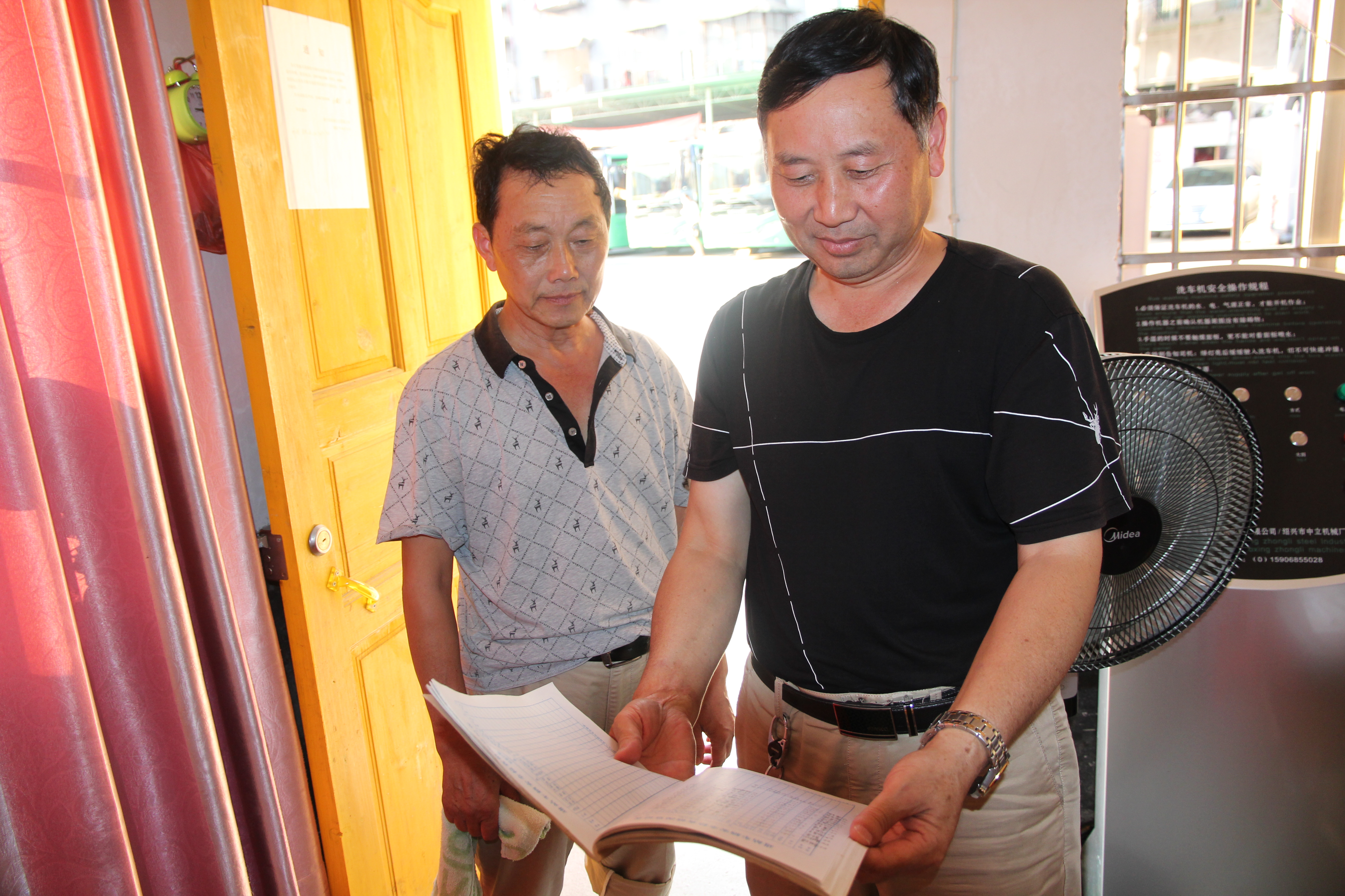 干工作就要盡力干好 ——記集團(tuán)公司優(yōu)秀黨員、綏寧綠洲公汽公司經(jīng)理李茂良 祖   冠